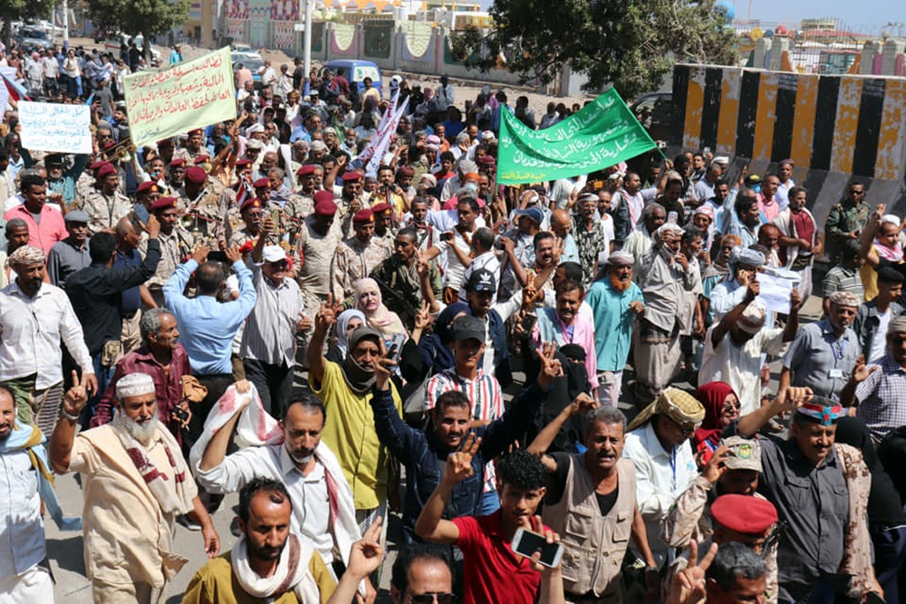 Yemen’de halk hükümet sarayını bastı