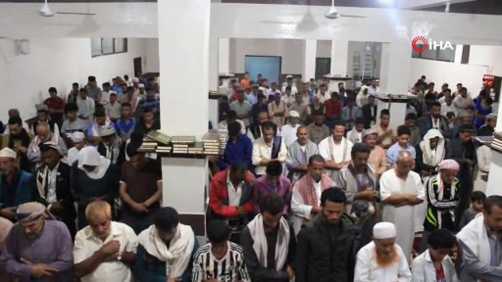 Yemen’de ilk teravih namazı kılındı
