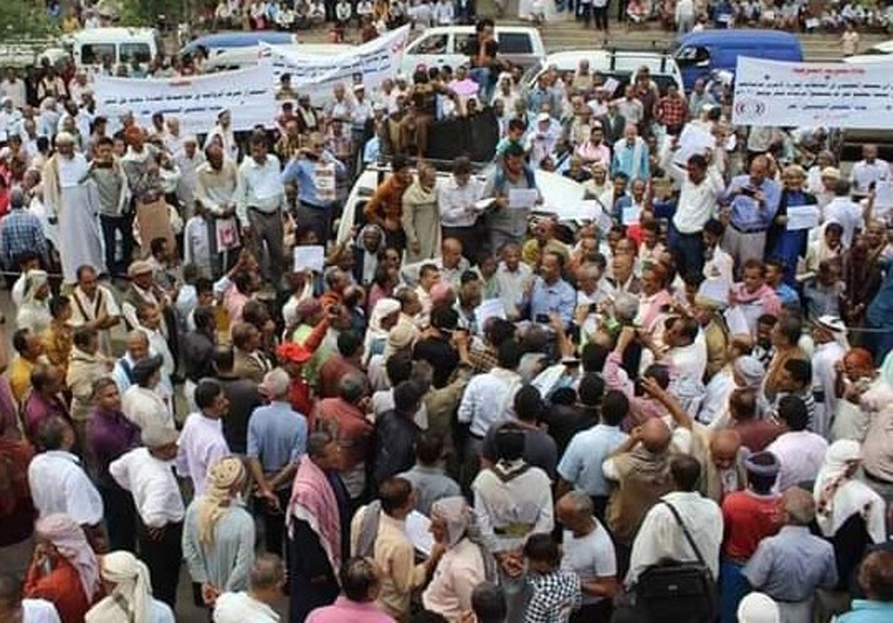Yemen’in Taiz kentinde maaşlarını almayan öğretmenler protesto düzenledi