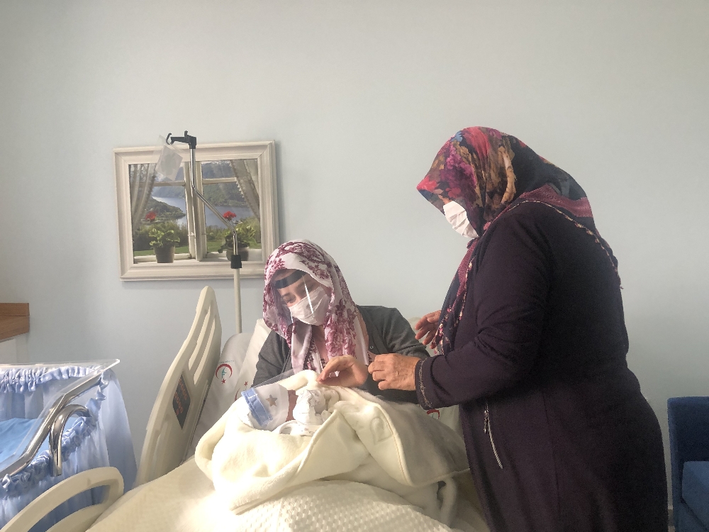 Yeni doğan bebekler için hastanede siperlik üretiliyor