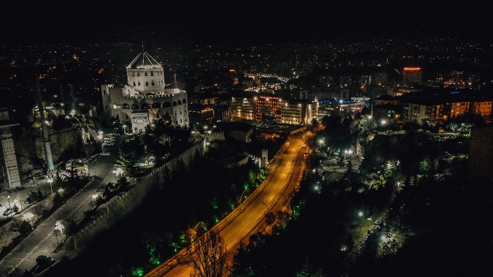 Yeni yılın ilk gecesinde Ankara’da boş sokaklar havadan görüntülendi