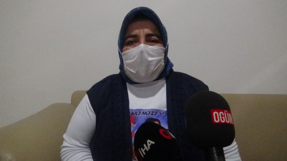 Yeni yılın ilk gününde evlatlarının yolunu gözlemeye devam ettiler