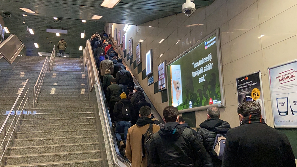 Yenikapı metrosunda kalabalık manzara dikkat çekti