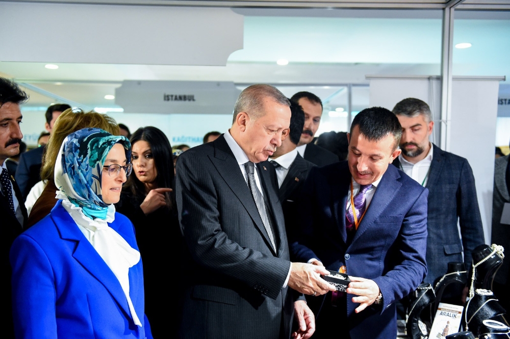 Yerel Yönetimlerde 6. Kadın Şurasında Altındağ Standını Ziyaret Etti