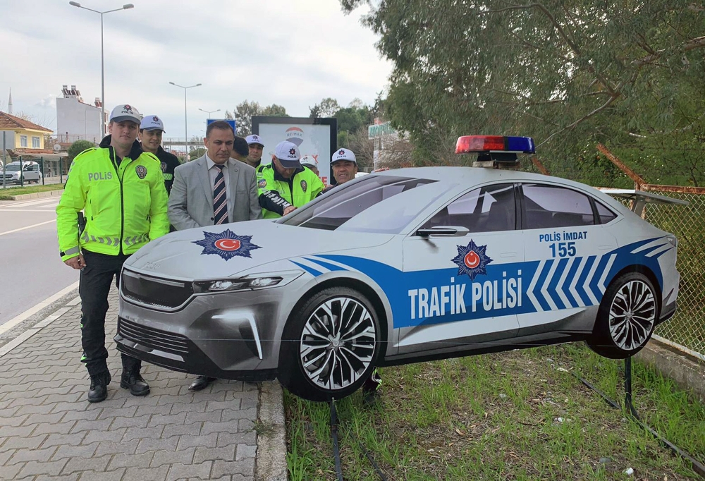 Yerli otomobilin maket polis arabası yapıldı