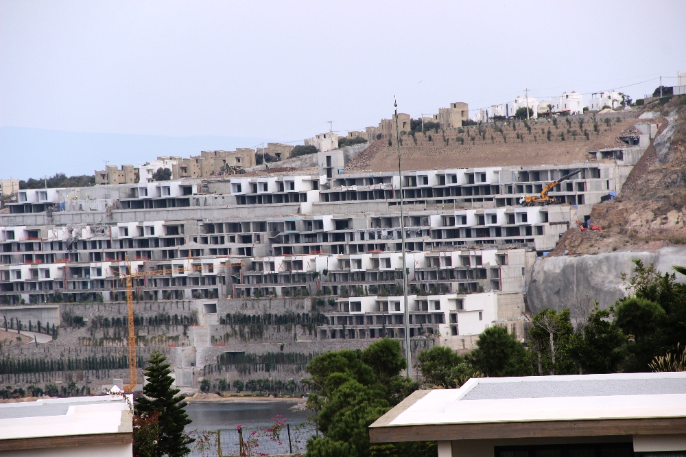 Yıkılan Milyon Dolarlık Evlerin Yerine Fidan Dikildi