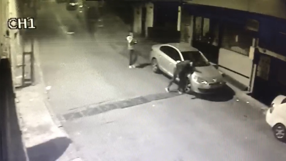 Yılbaşı gecesi vatandaşları şoke eden bıçaklı saldırı kamerada
