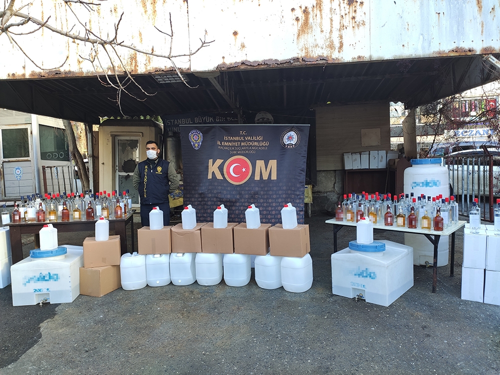 Yılbaşı öncesi İstanbul’da 1.5 ton kaçak içki ele geçirildi