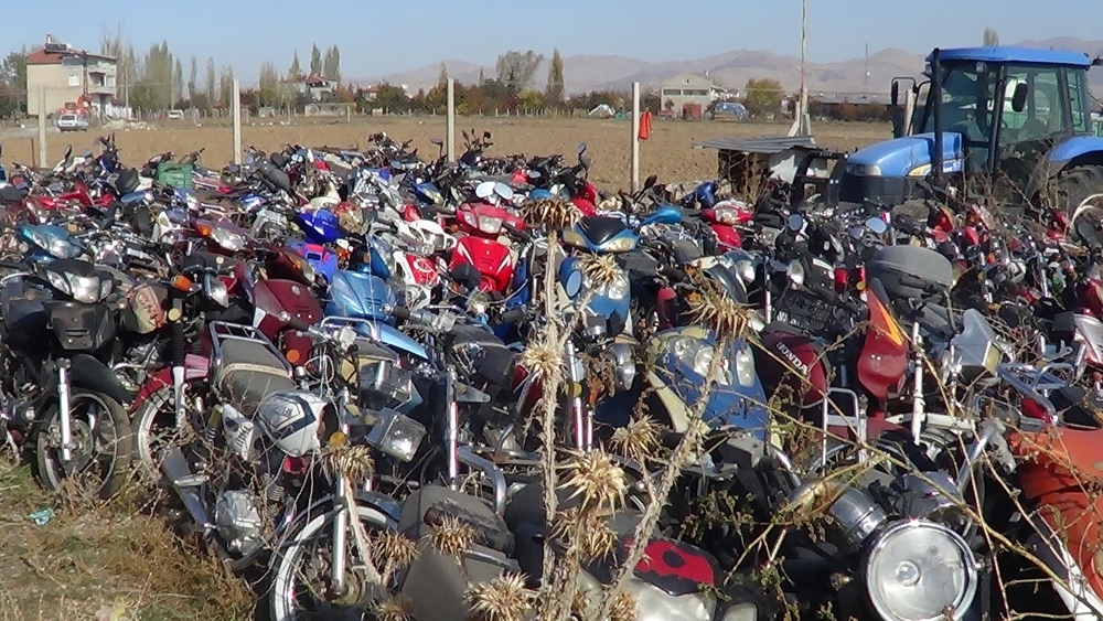 Yıllardır Bekleyen 418 Motosiklet Geri Dönüşüme Gönderiliyor