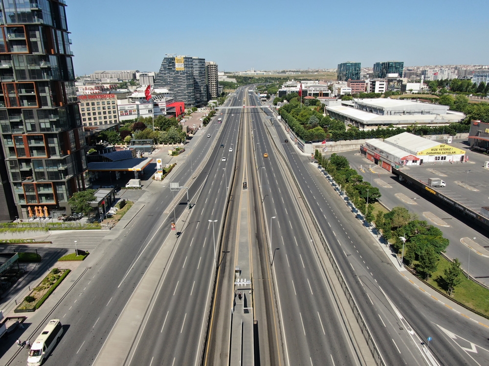 YKS için boş kalan yollar havadan görüntülendi