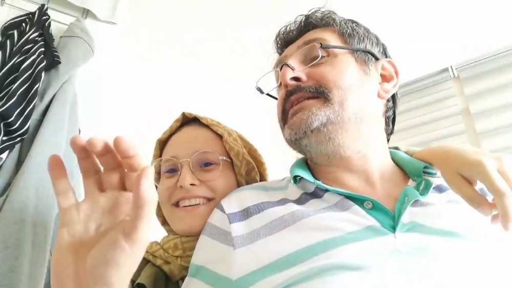 YKS sonucunu aynı anda öğrenen baba ve kızının sevinci