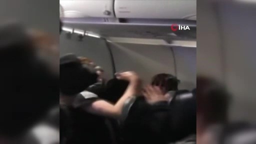 Yolcu acil çıkış kapısını açmak istedi, uçak acil iniş yaptı