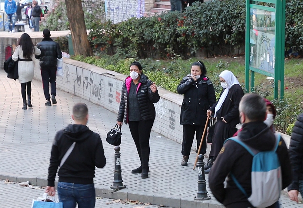 “Yolda kaldık” diyerek duygu sömüren dilenciler, taksi çağırarak kaçtı