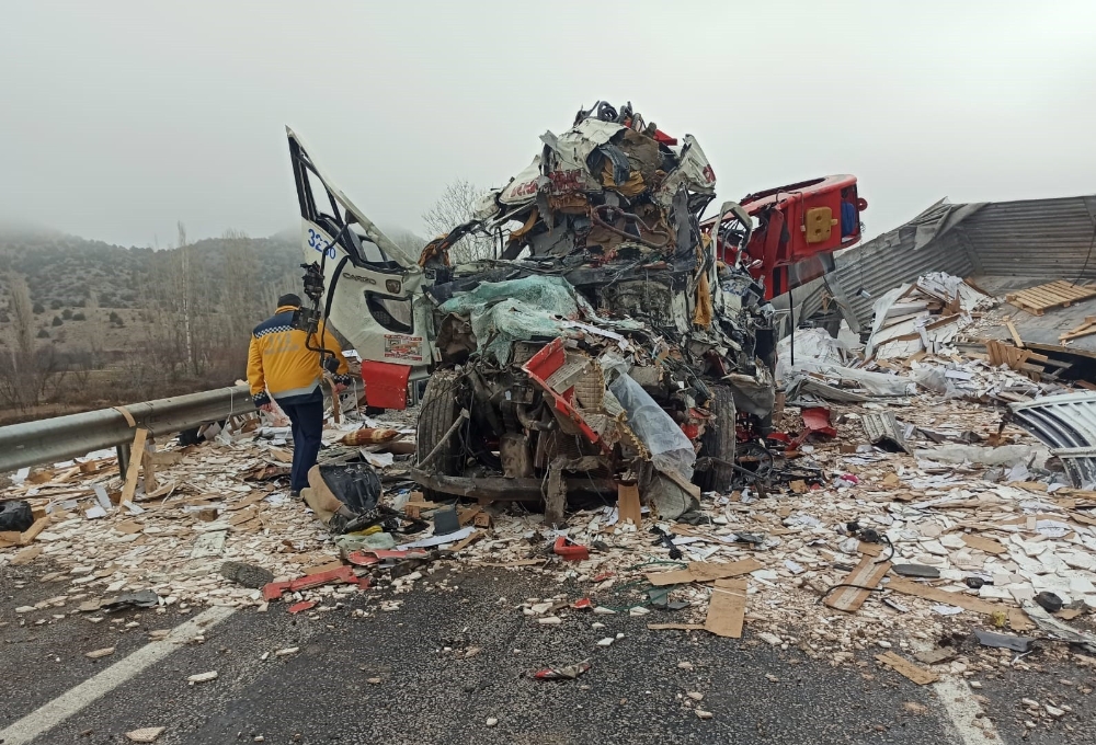 Yozgat’ta korkunç trafik kazası: 3 ölü