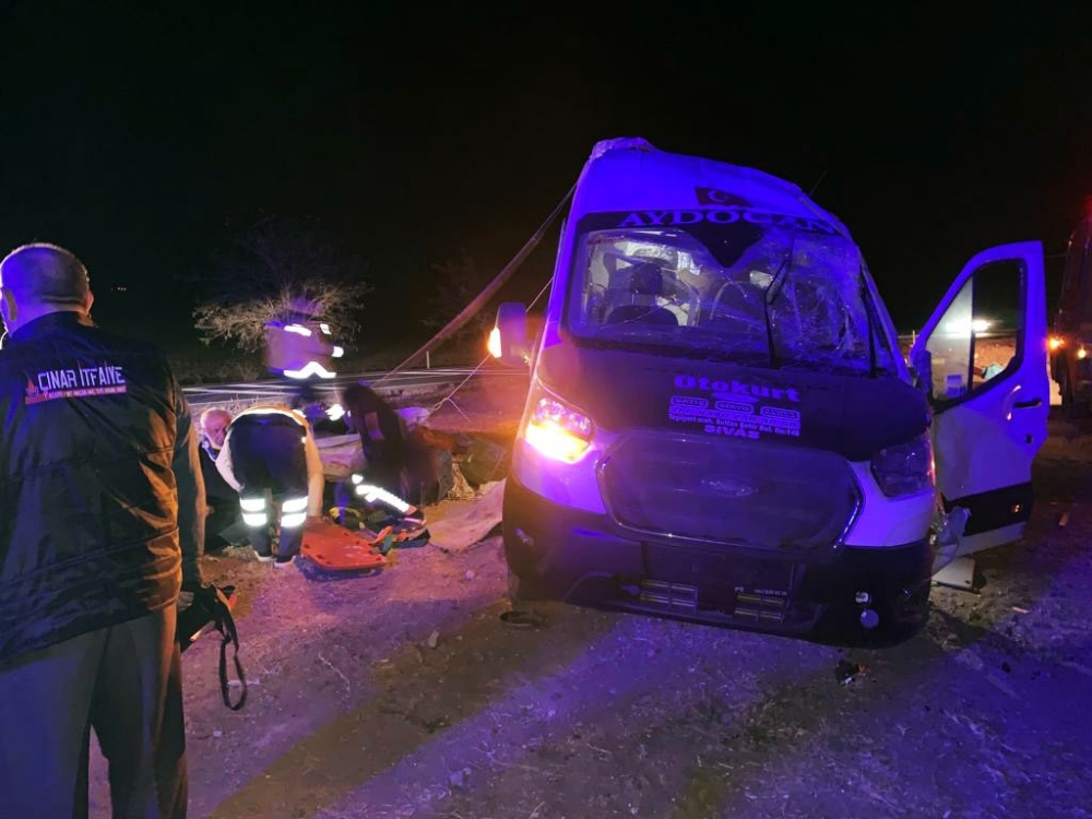 Yozgatta Trafik Kazası: 16 Yaralı