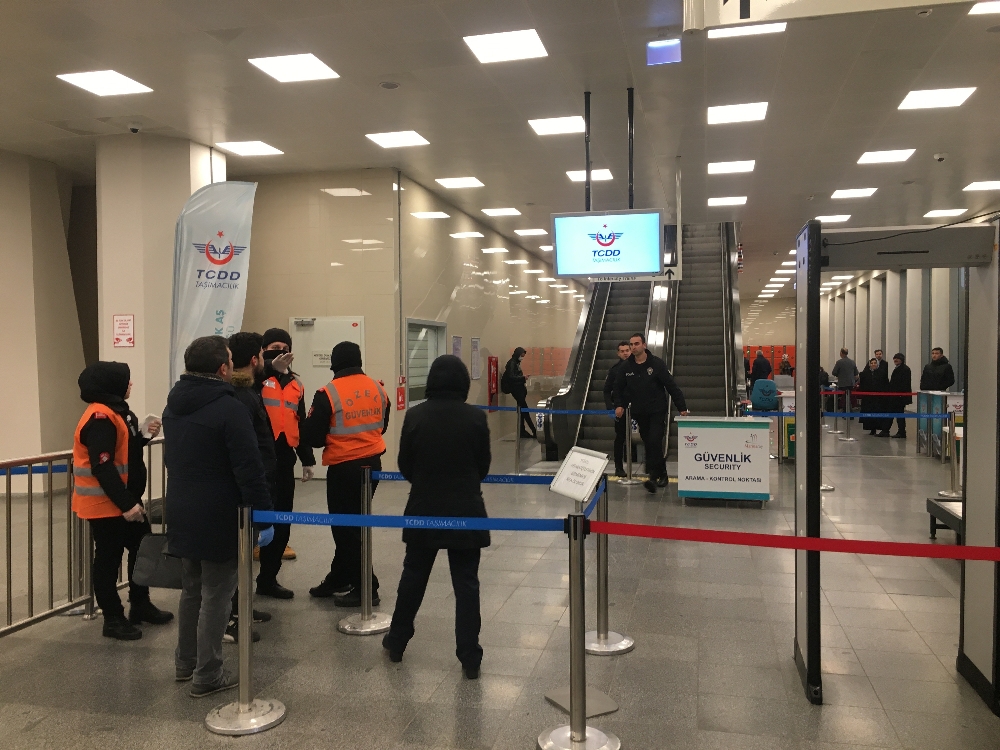 Yüksek hızlı trende korona virüs paniği