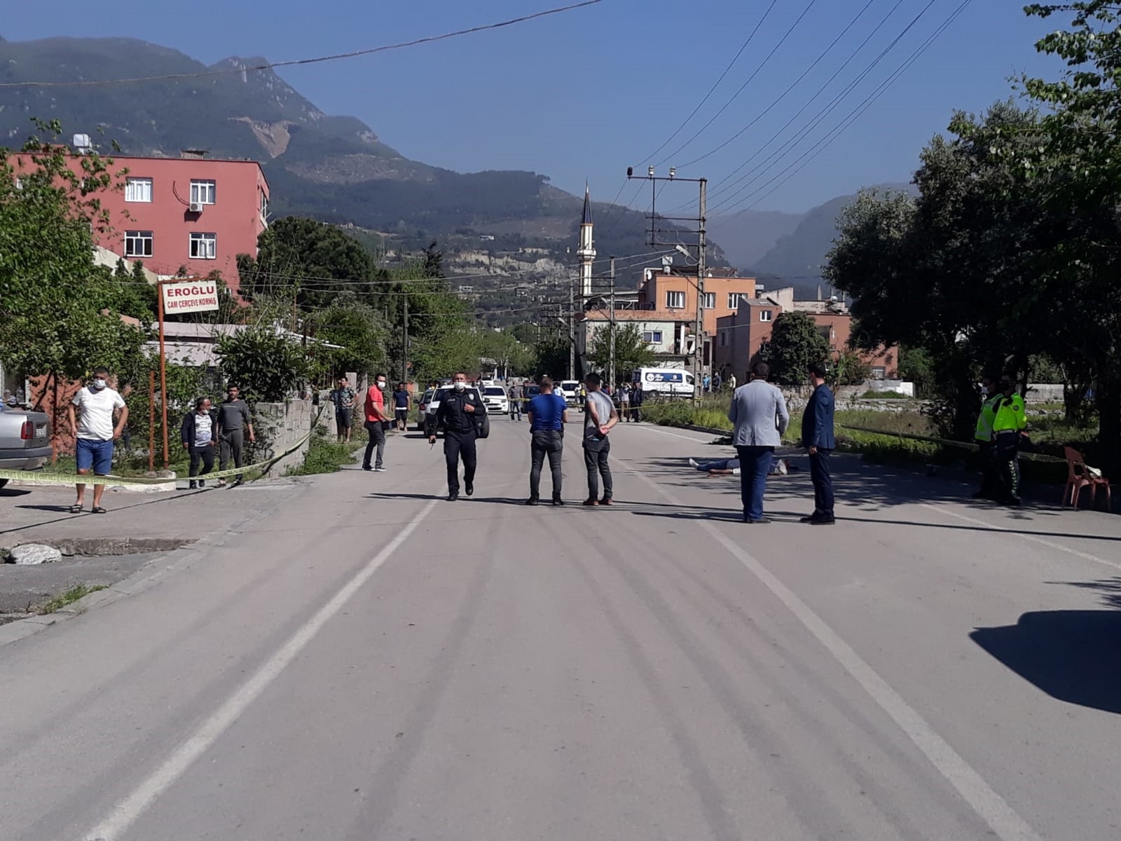 Yüksek sesle konuşma cinneti: 2 ölü 3 yaralı