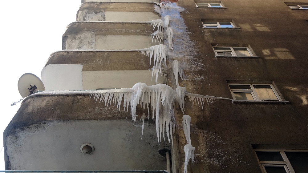 Yüksekova dondu