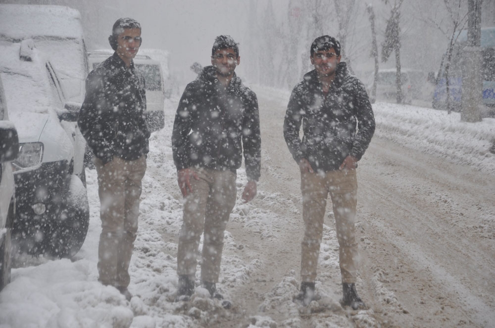 Yüksekovada Okullar Tatil Edildi