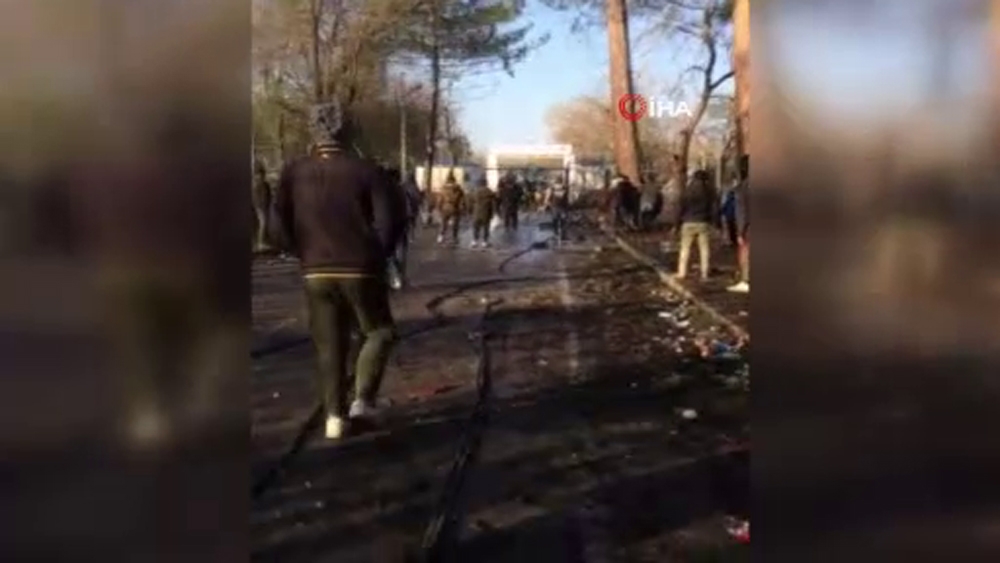 Yunan güvenlik güçlerinin, Pazarkule’deki mültecilere sert müdahalesi sürüyor