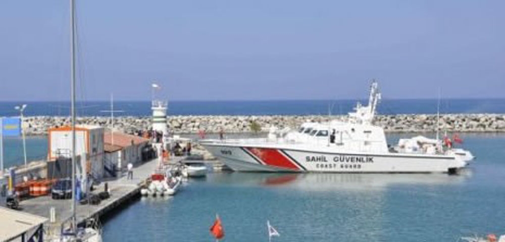 Yunan sahil güvenliği botlarına aldıkları düzensiz göçmenleri denize bıraktı