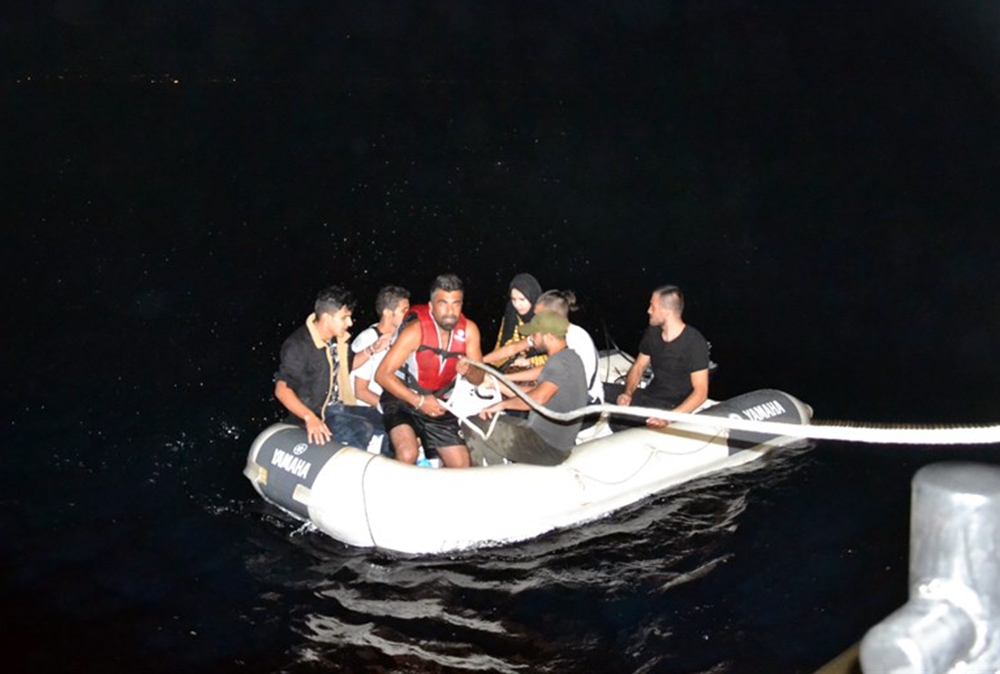 Yunan sahil güvenliği yine ölüme terk etti