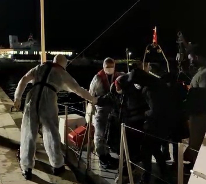 Yunan unsurları tarafından geri itilen 32 göçmen kurtarıldı