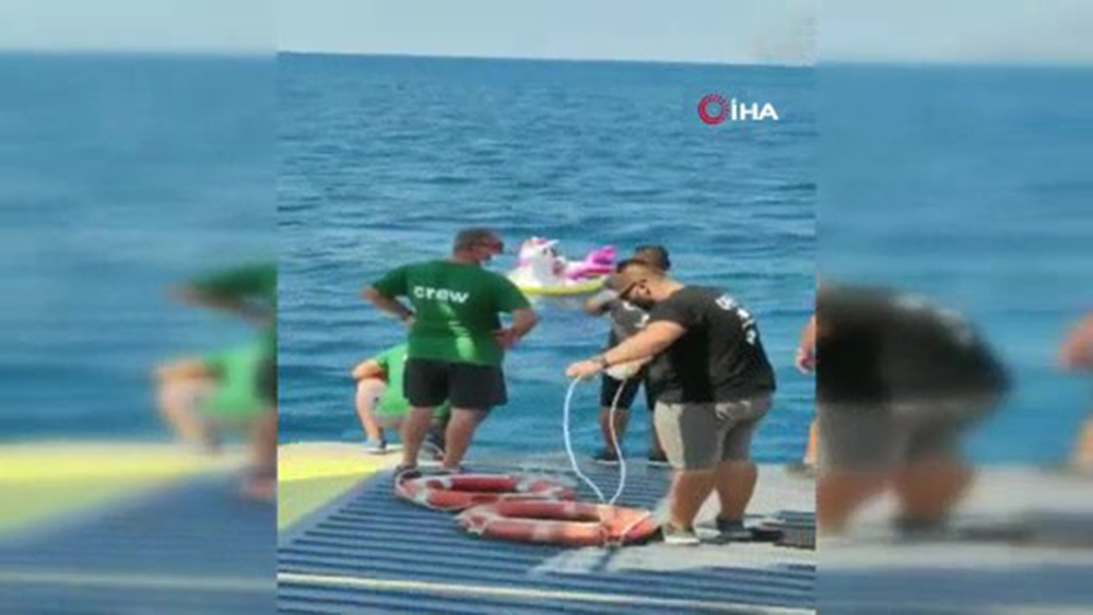 Yunanistan’da akıntıya kapılan küçük kız bölgeden geçen feribot tarafından kurtarıldı