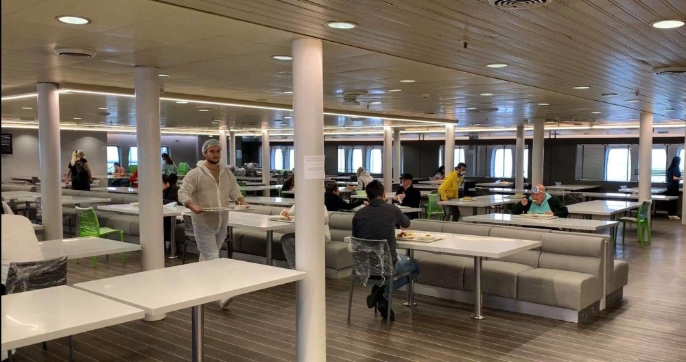 Yunanistan’da karantinaya alınan El Venizelos mürettebatından mesaj