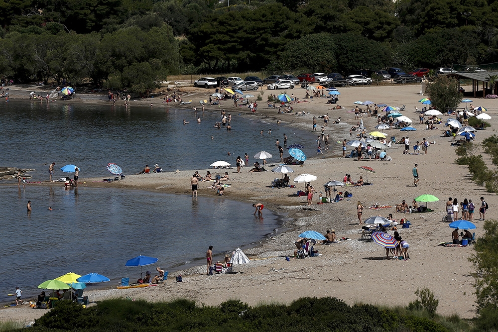 Yunanistan’da plajlar açıldı