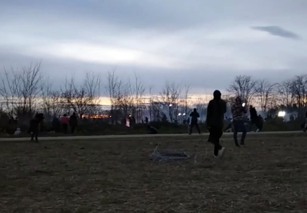 Yunanistan’ın mültecilere müdahalesi devam ediyor