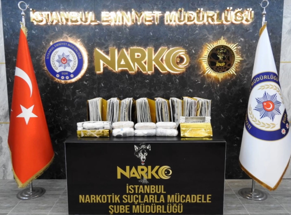 Yurt dışına kargo ile uyuşturucu hap sevkiyatı polise takıldı