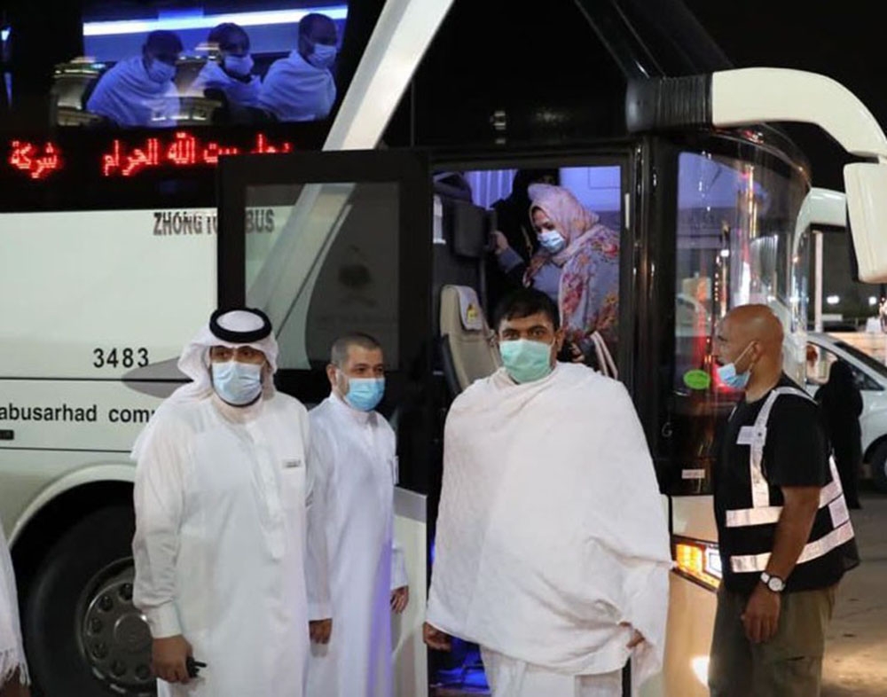 Yurt dışından gelen ilk umre kafilesi Mescid-i Haram’a geçti