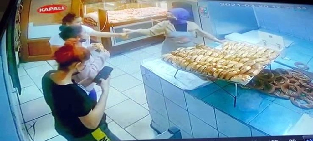 Yurttan kaçtıkları iddia edilen kızlar pastaneden yardım istedi