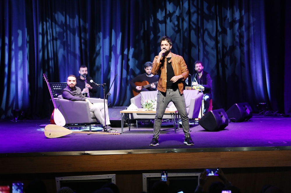 Yusuf Güney ’Arabesk’in Kralları’nı taklit etti