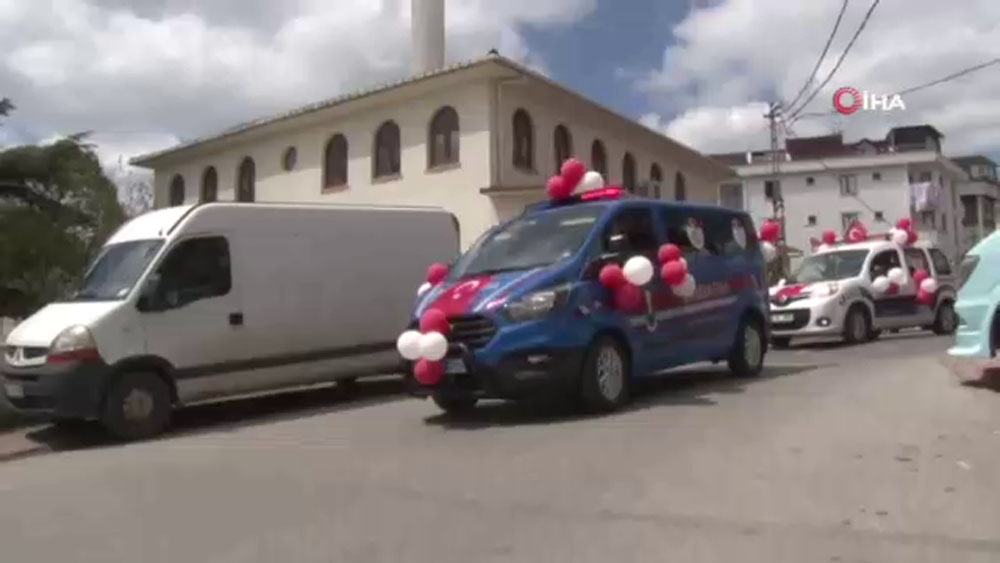 Zabıta ve jandarma araçlarıyla yapılan 23 Nisan konvoyu havadan görüntülendi