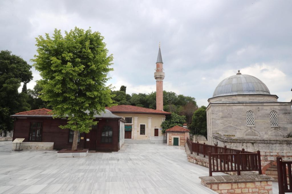Zeytinburnu’nda camiler Cuma namazına hazır