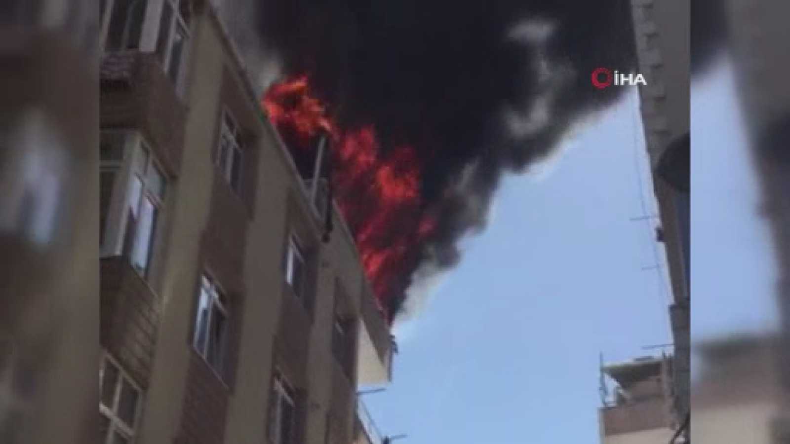 Zeytinburnu’nda daire alev alev yandı