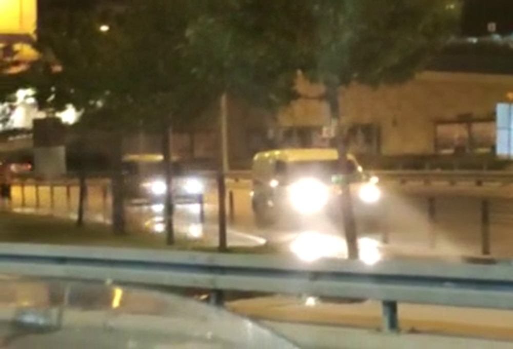 Zeytinburnu’nda geri geri giden sürücü kazaya davetiye çıkardı