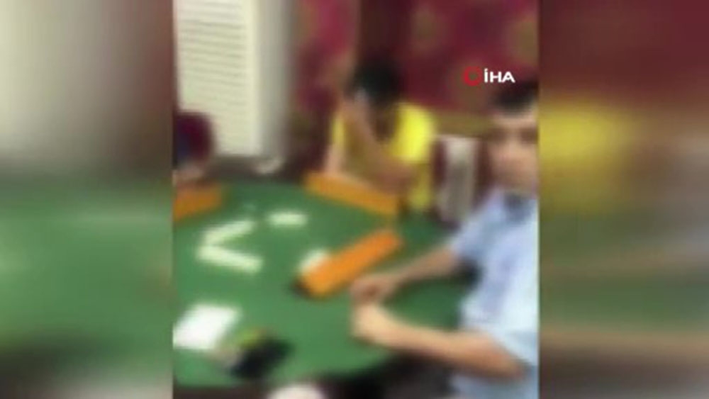 Zeytinburnu’nda kahvehaneye Covid-19 baskını: 30 kişiye ceza yağdı
