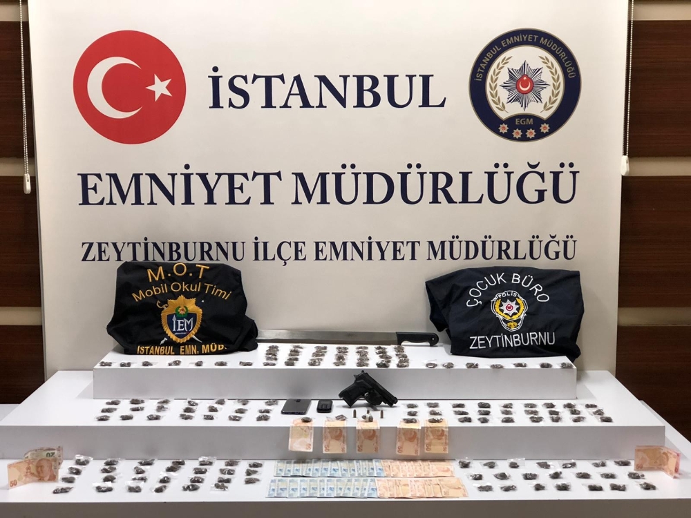 Zeytinburnunda Meyve Sandıkları Arasında Uyuşturucu Ele Geçirdi