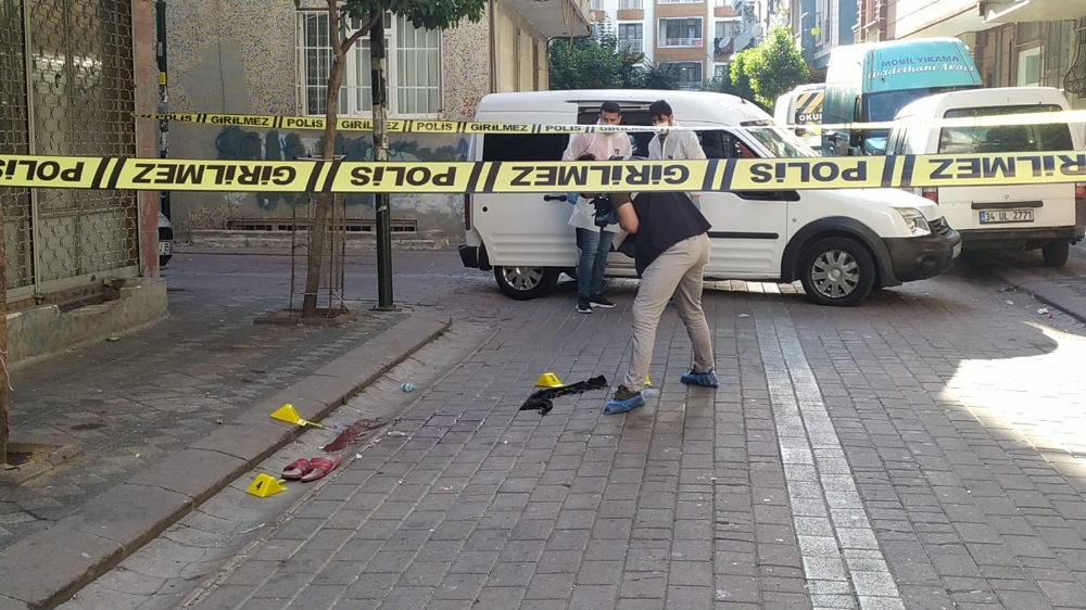 Zeytinburnu’nda sokak ortasında yaşları küçük iki kişi vuruldu