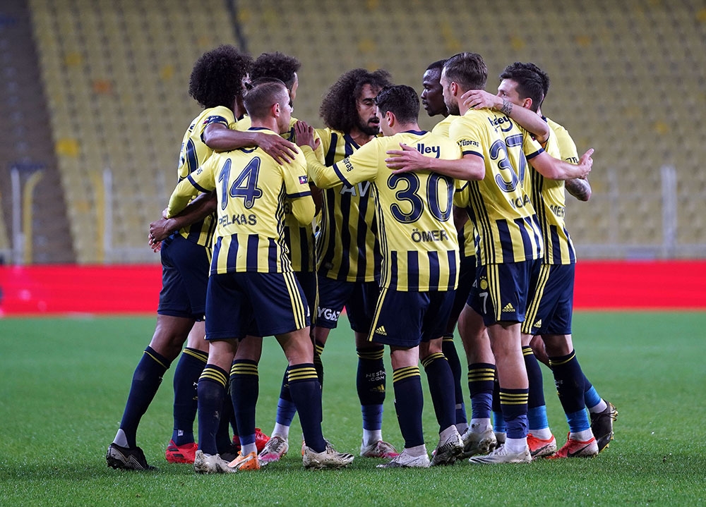 Ziraat Türkiye Kupası: Fenerbahçe: 1 - Karacabey Belediyespor: 0 (İlk yarı)