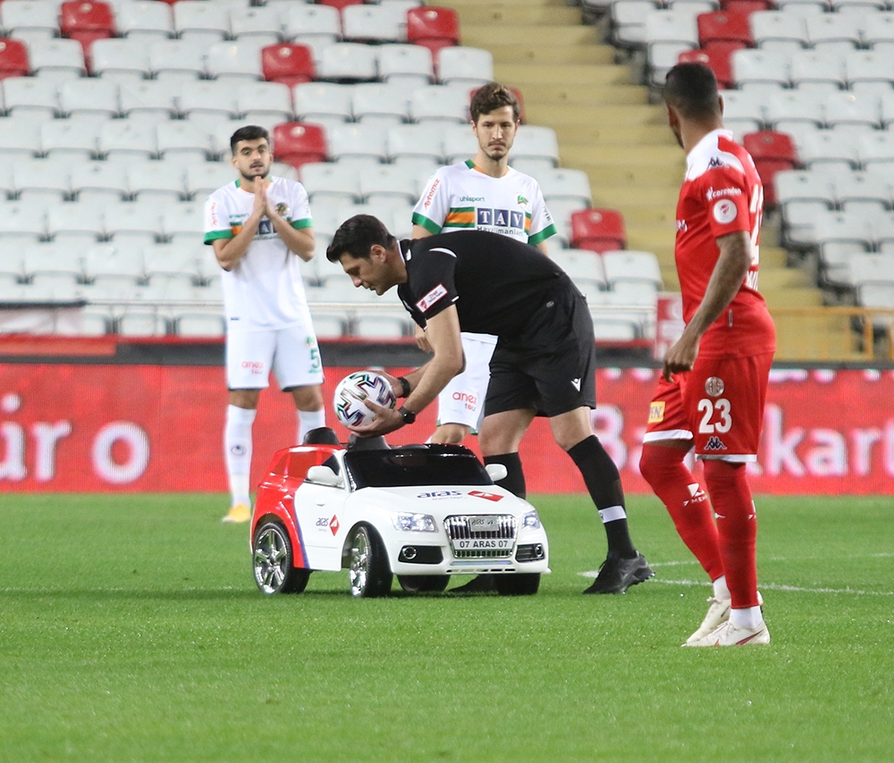 Ziraat Türkiye Kupası: FT Antalyaspor: 1 - Aytemiz Alanyaspor: 0 (İlk yarı)