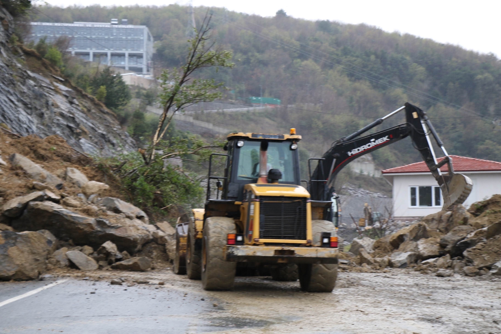 Zonguldak’ta korkutan heyelan