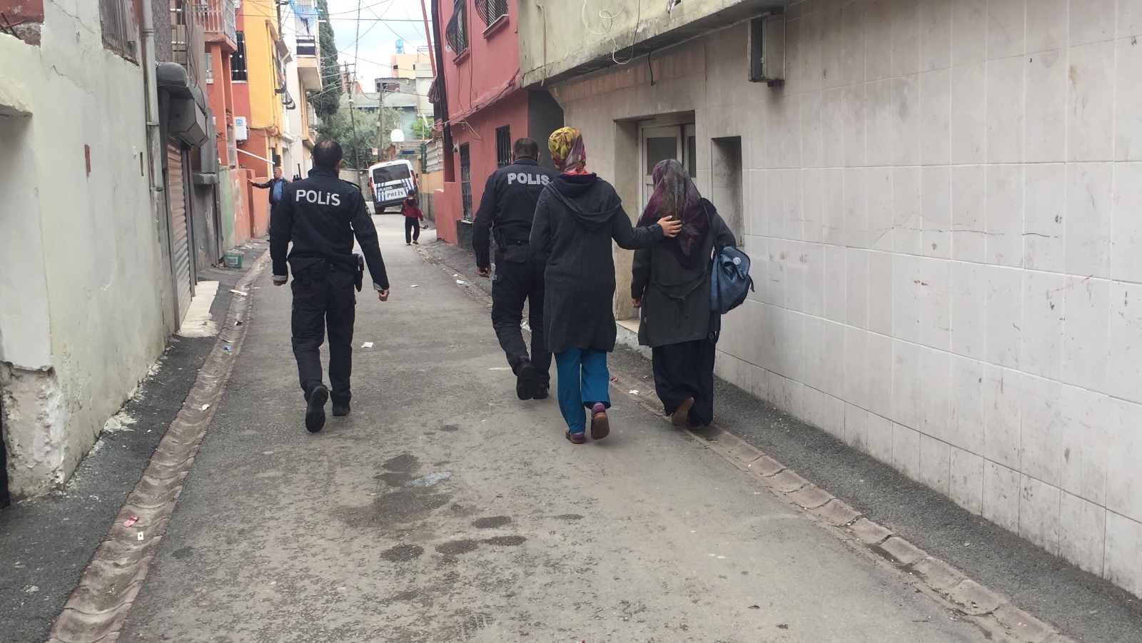 Zorla evlendirilmek istenen kız çocuğu polise sığındı
