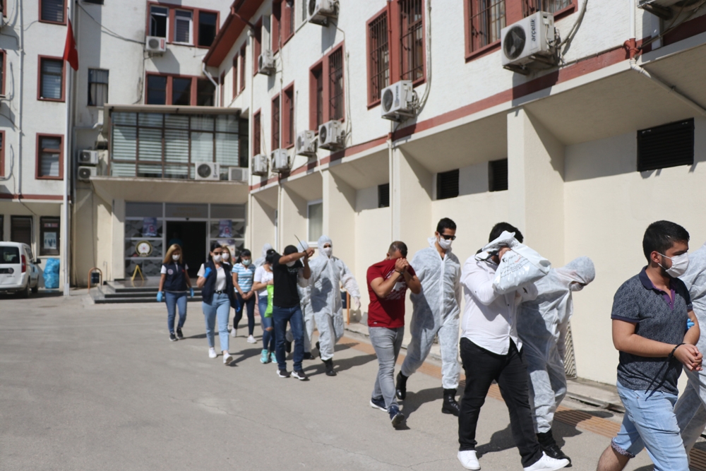 Zorla fuhuş yaptıranlara ’koli’ operasyonu: 80 gözaltı
